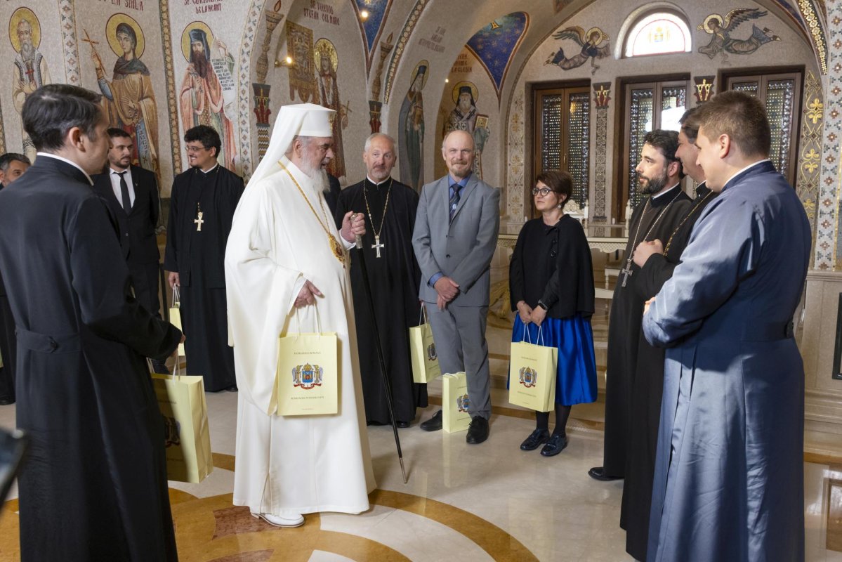 Cercetători germani şi români în vizită la Reşedinţa Patriarhală 308838