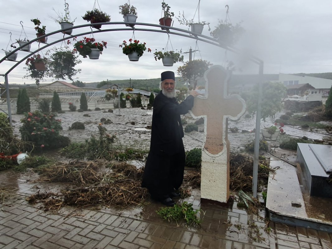 Peste 5.500 de gospodării aflate sub ape la Galați 308765