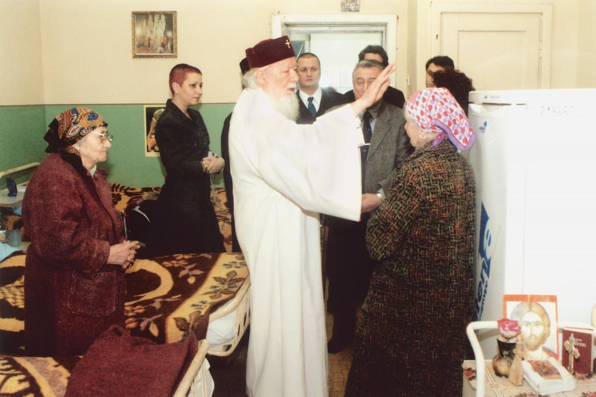 Patriarhul Teoctist, părinte al bolnavilor și cinstitor al sfinților taumaturgi 308910