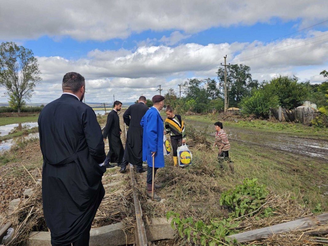 Preoții din Bârlad, solidari cu sinistrații 308950