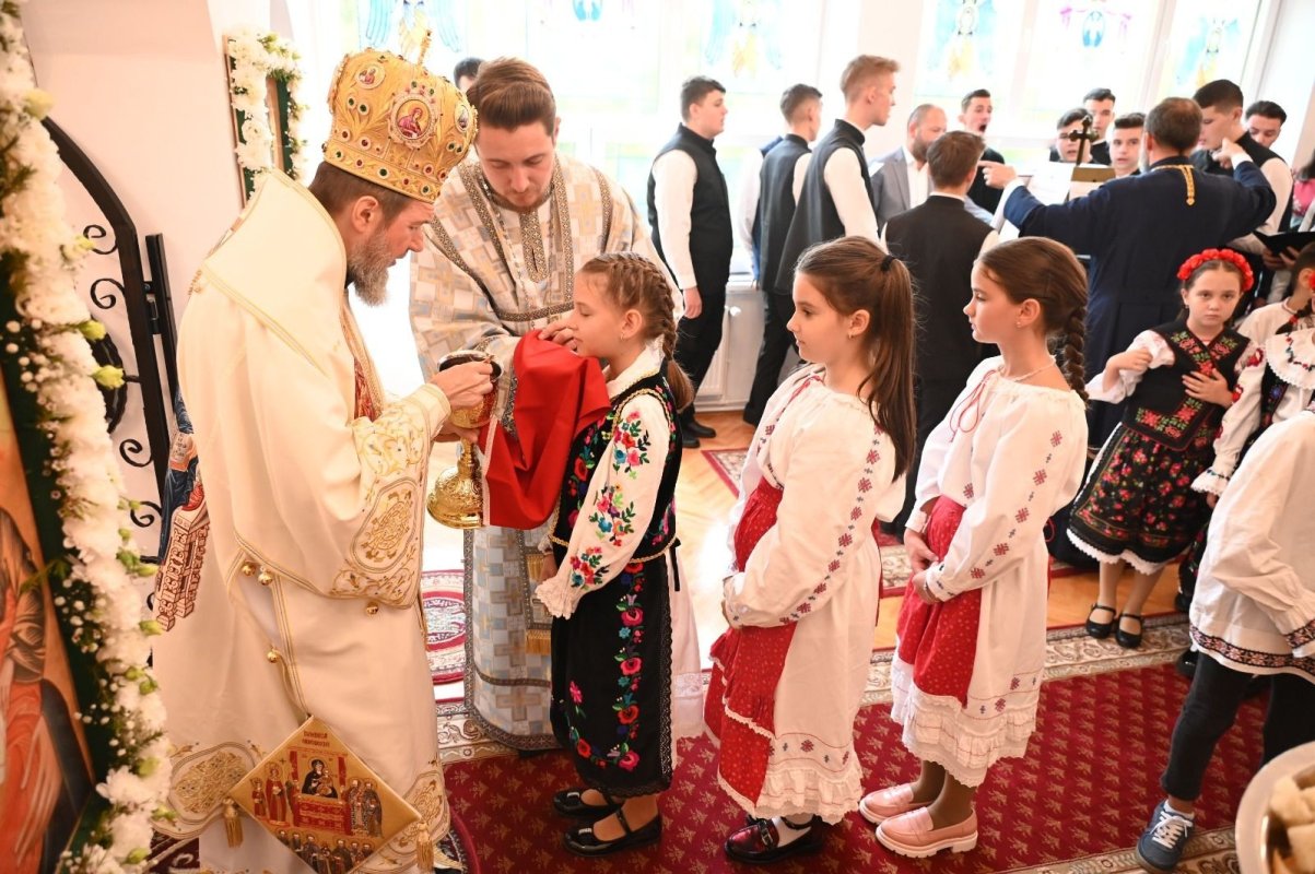 Sărbătoare la Liceul Ortodox „Episcop Roman Ciorogariu” din Oradea 308931