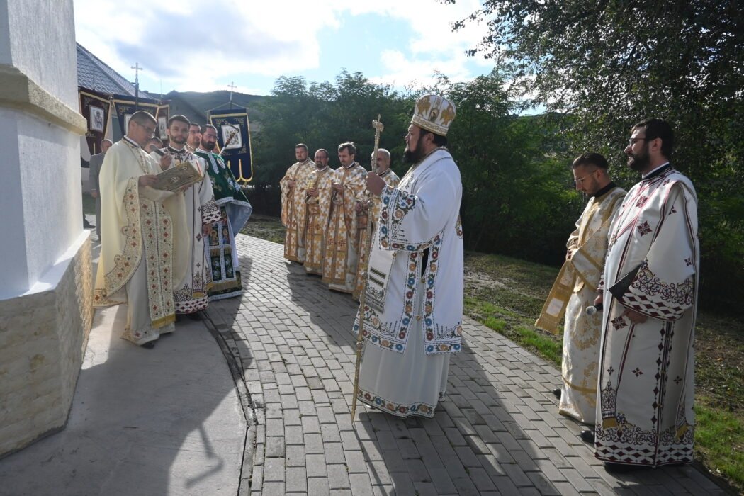 Slujiri arhiereşti în parohii sălăjene 308941