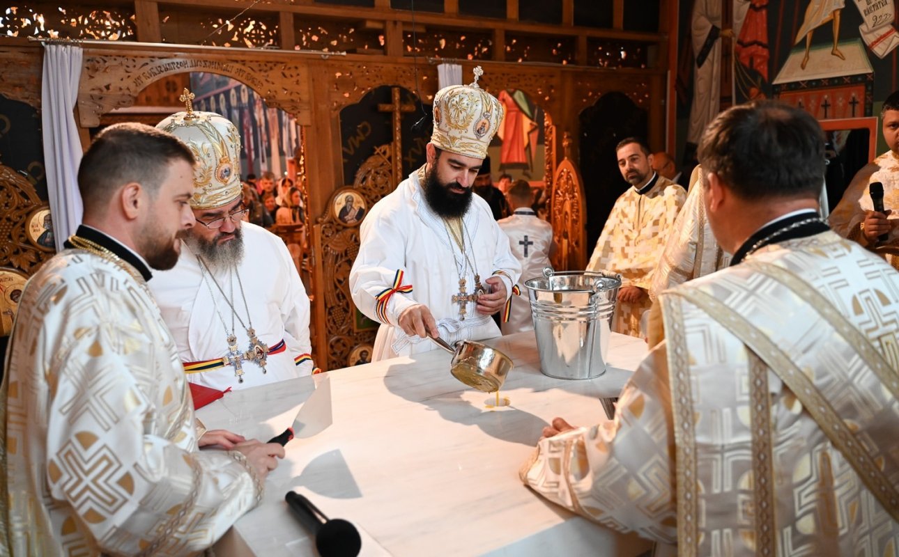 Târnosirea bisericii schitului de la Vulcan, Hunedoara 308946