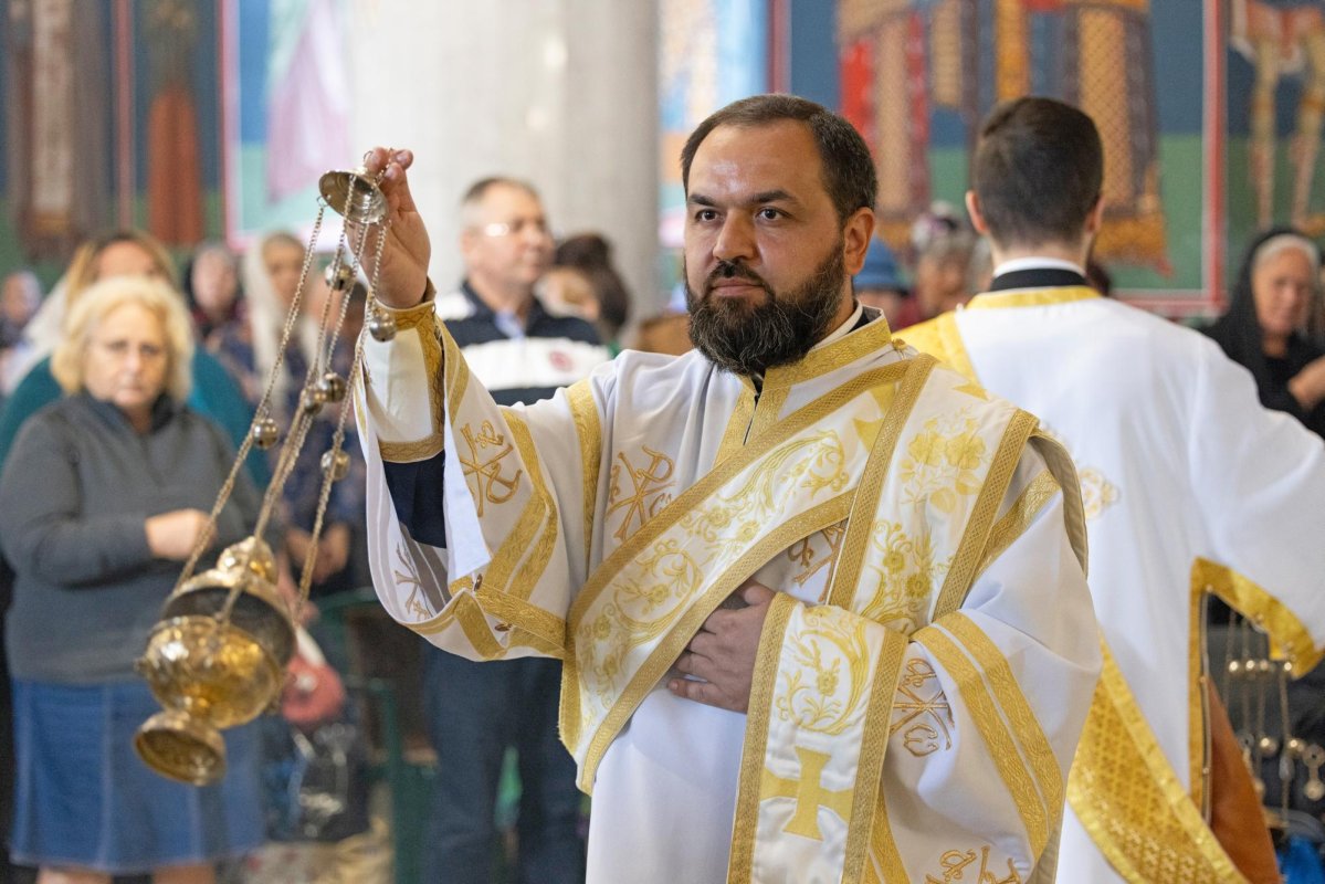 Cinstirea unei familii de sfinți mucenici la o biserică bucureșteană 309110