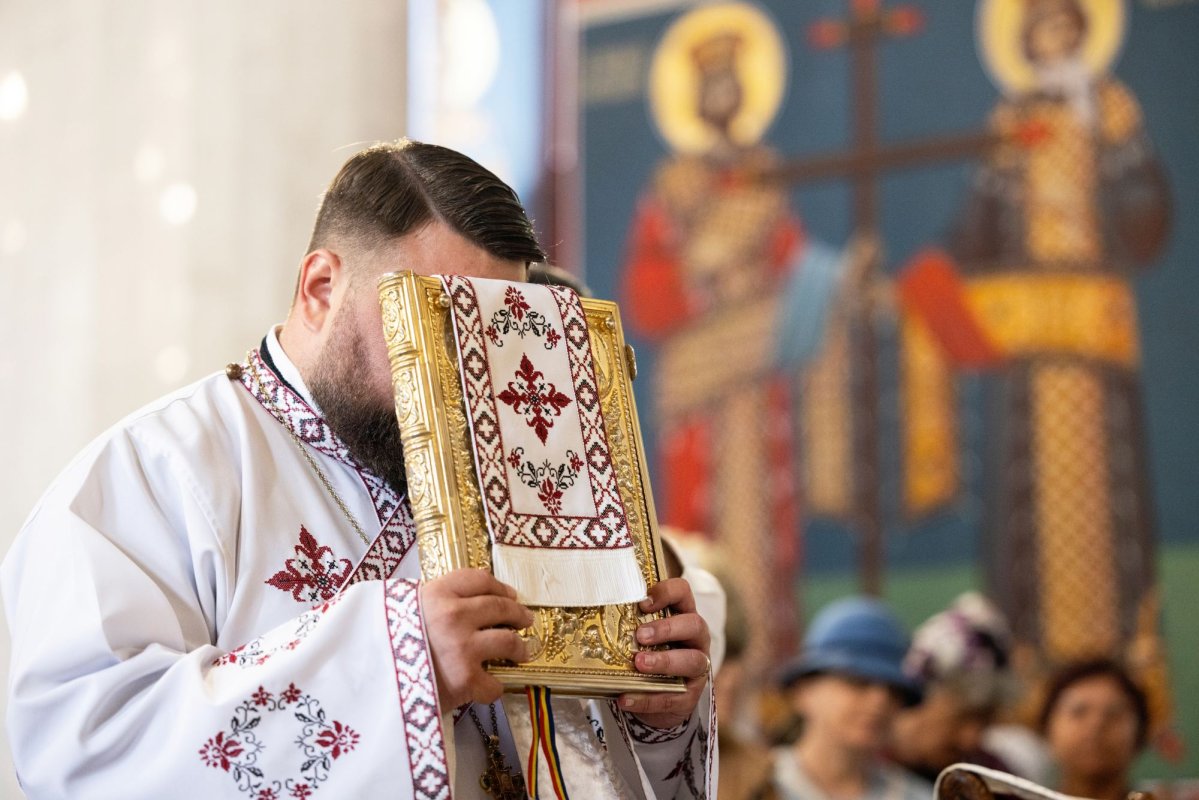 Cinstirea unei familii de sfinți mucenici la o biserică bucureșteană 309111