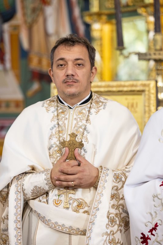 Cinstirea unei familii de sfinți mucenici la o biserică bucureșteană 309119