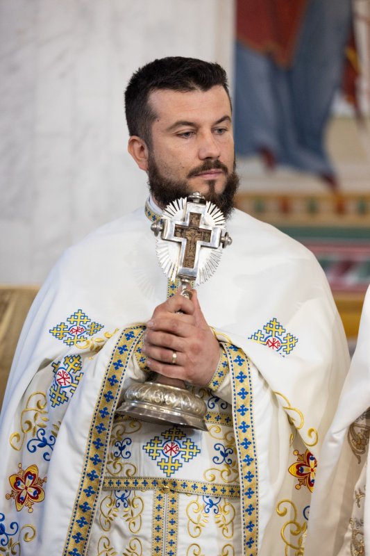 Cinstirea unei familii de sfinți mucenici la o biserică bucureșteană 309120