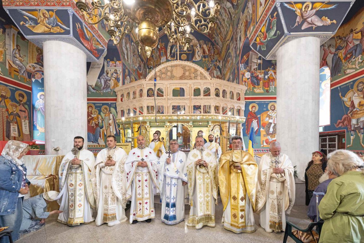 Cinstirea unei familii de sfinți mucenici la o biserică bucureșteană 309123