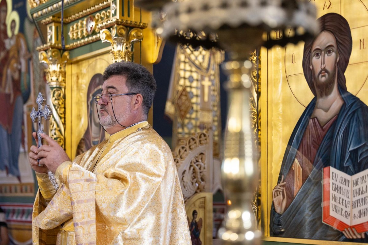 Cinstirea unei familii de sfinți mucenici la o biserică bucureșteană 309126