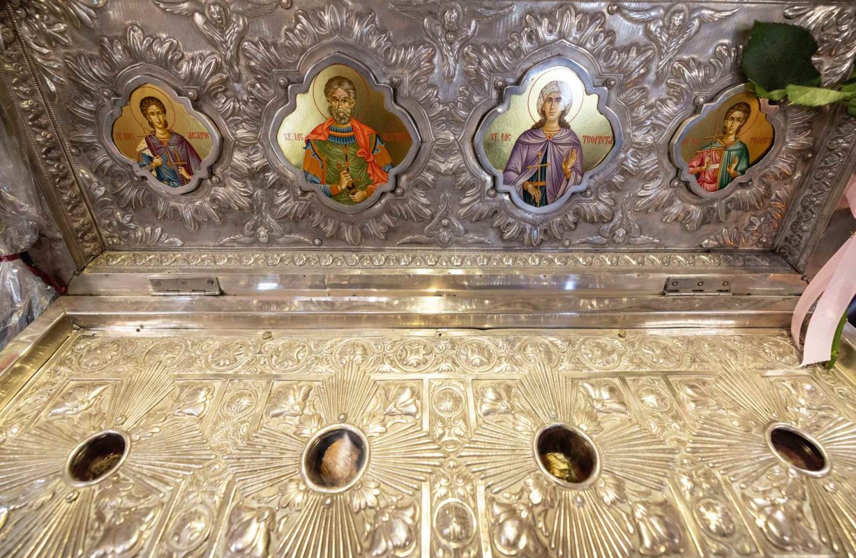 Cinstirea unei familii de sfinți mucenici la o biserică bucureșteană 309128