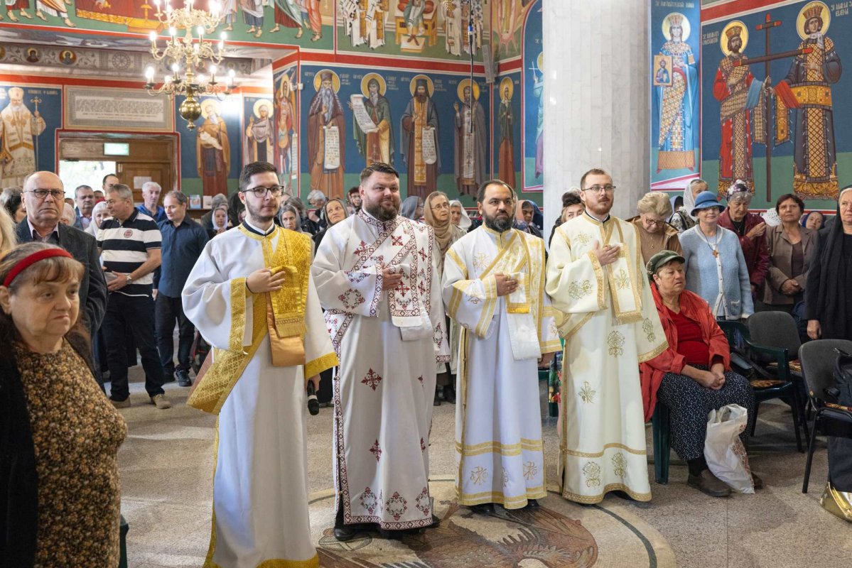 Cinstirea unei familii de sfinți mucenici la o biserică bucureșteană 309130