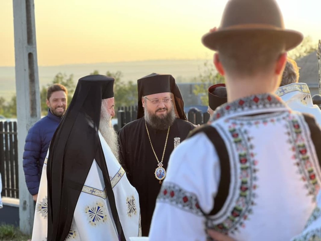 Biserica „Izvorul Tămăduirii” din Hlipiceni, sfințită de doi ierarhi 309229