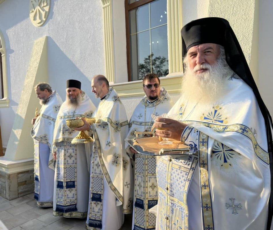 Biserica „Izvorul Tămăduirii” din Hlipiceni, sfințită de doi ierarhi 309233