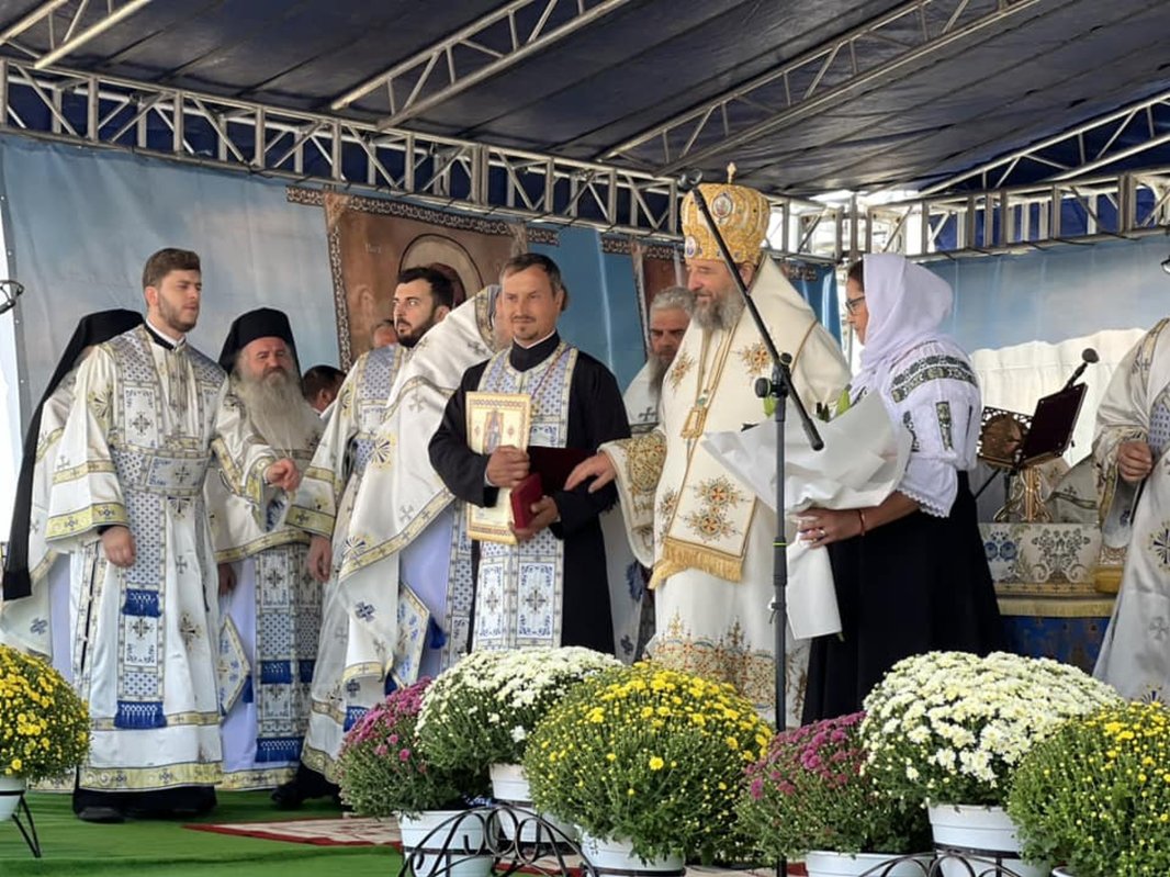 Biserica „Izvorul Tămăduirii” din Hlipiceni, sfințită de doi ierarhi 309235