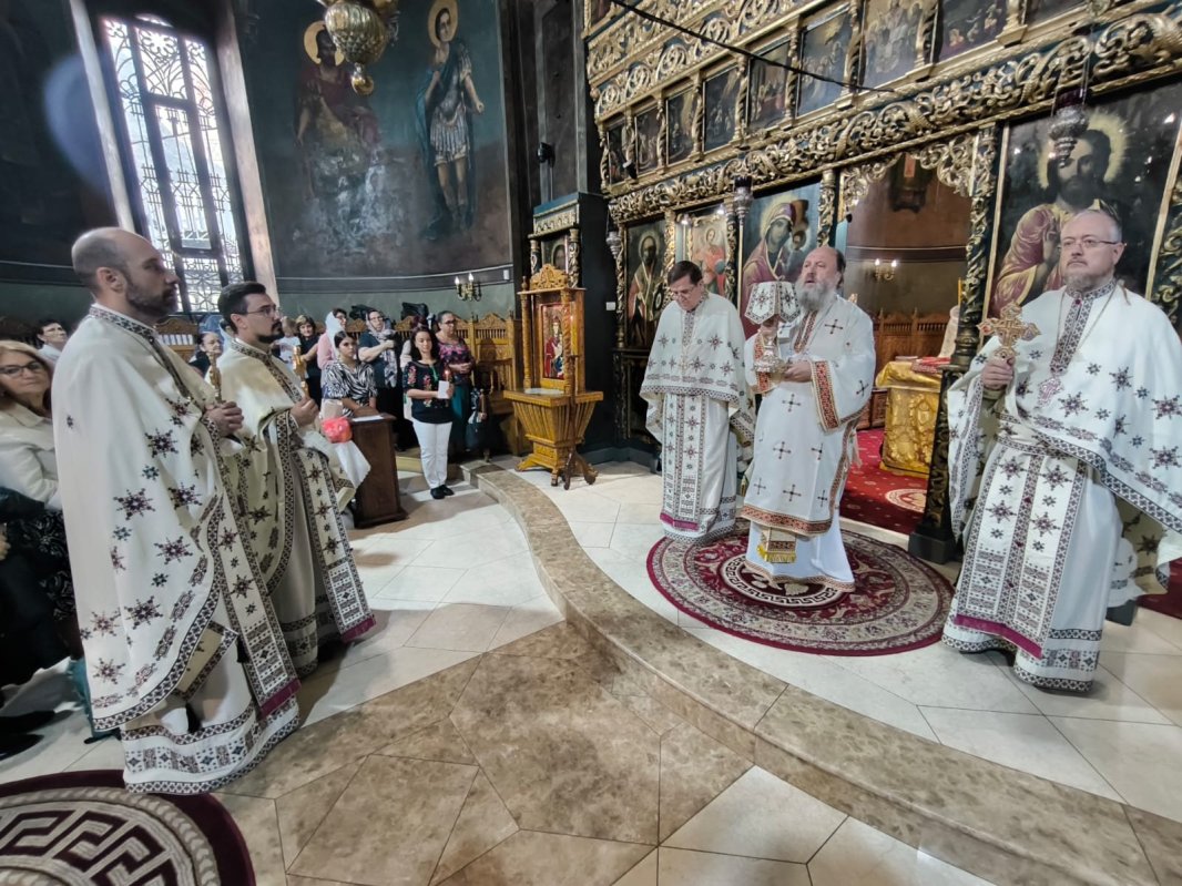 Binecuvântare arhierească în cea mai veche biserică din Capitală 309391