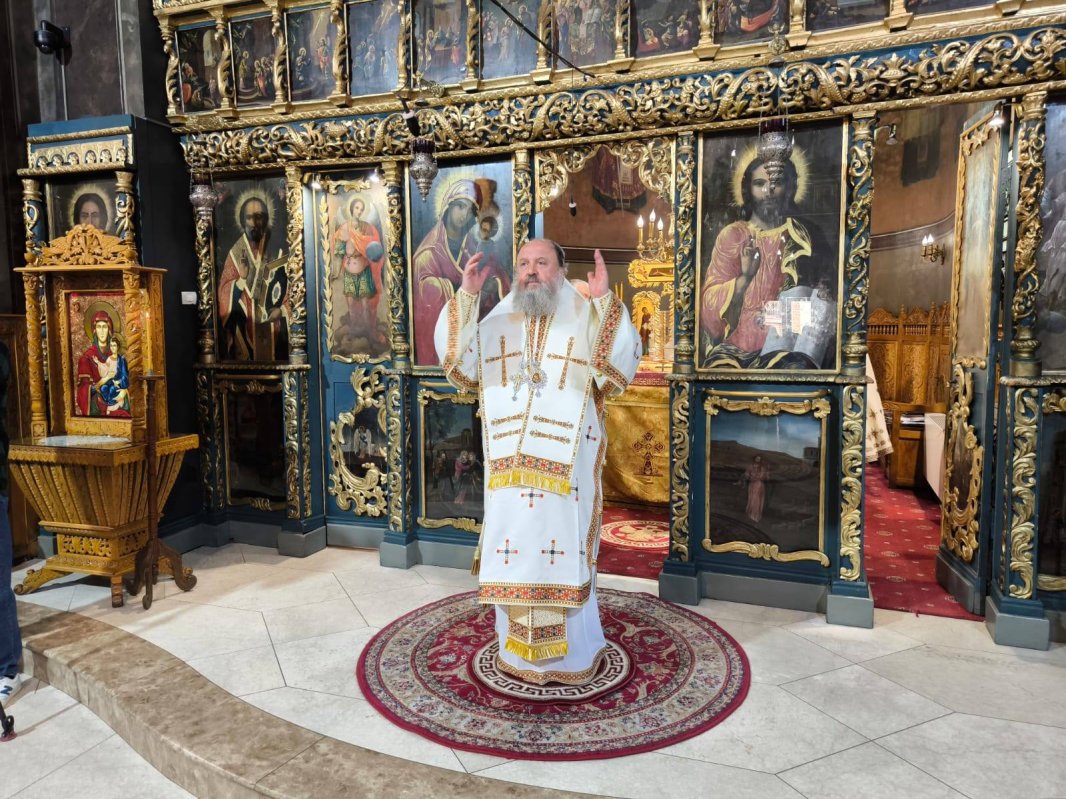 Binecuvântare arhierească în cea mai veche biserică din Capitală 309393