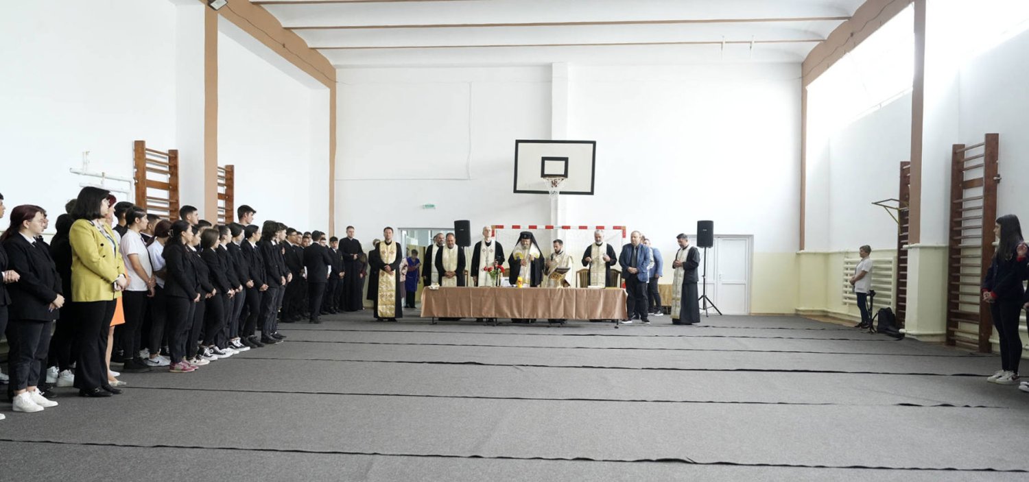 Binecuvântare arhierească la Liceul Teologic din Făgăraș 309358