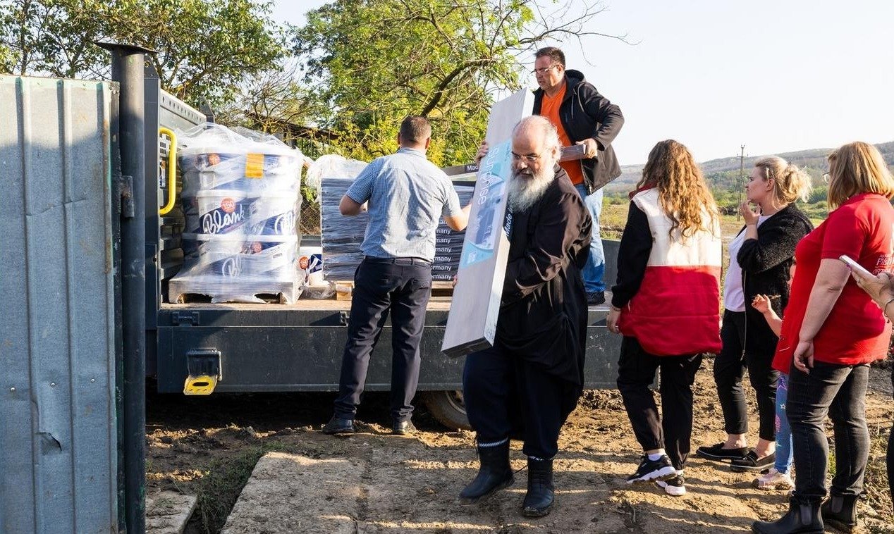 Episcopia Hușilor oferă sprijin persoanelor afectate de inundații din Protopopiatul Bârlad 309363
