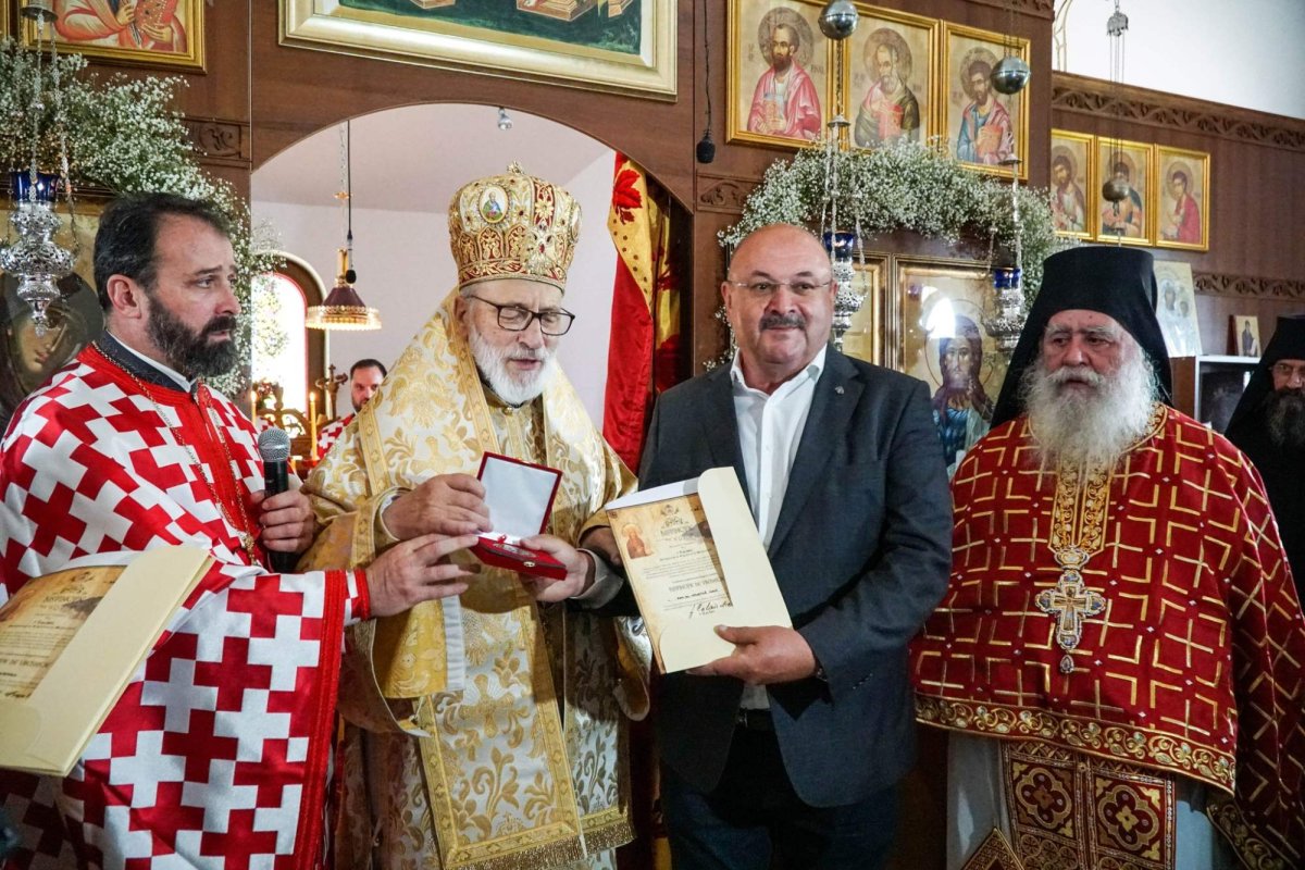 Binecuvântare pentru obștea și pelerinii unui nou schit argeșean 309481