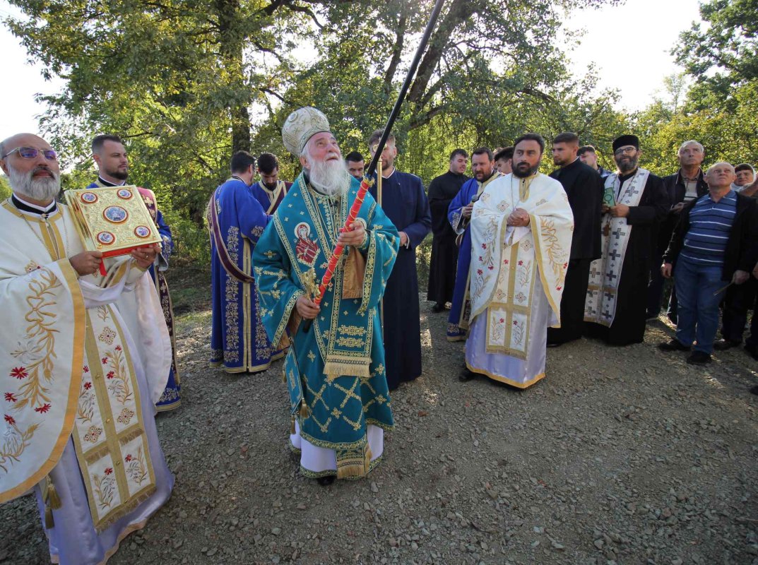 Resfințirea bisericii din Filia Racoți, Gorj 309438