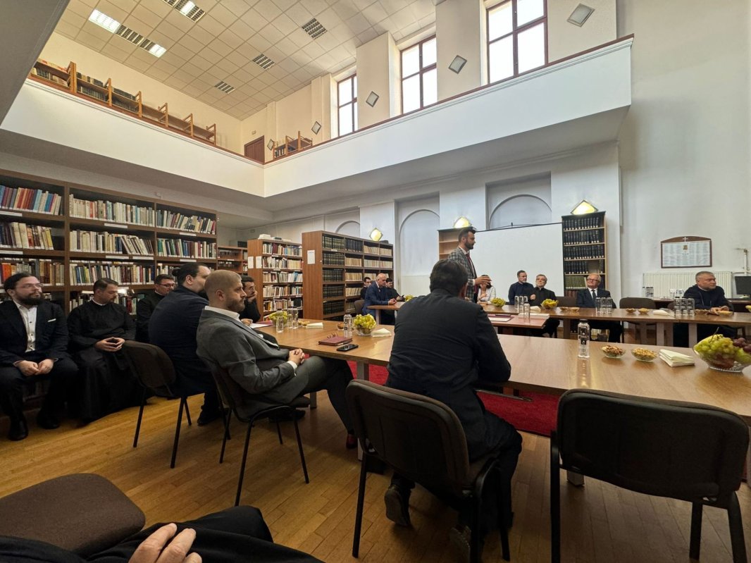 Teză de doctorat despre vocația sacerdotală a omului susținută la București 309468