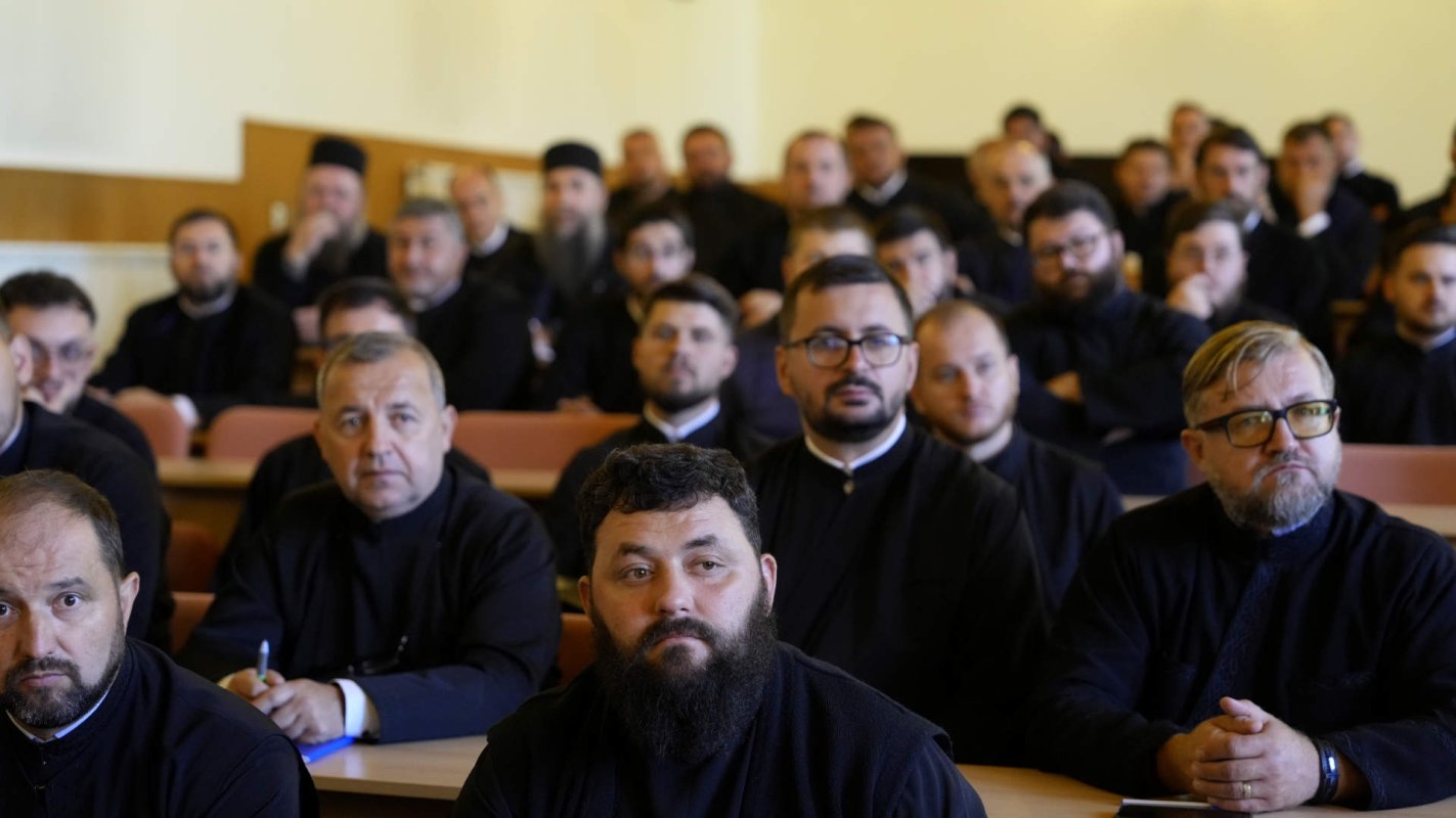 Cursuri la Sibiu pentru preoţii din Mitropolia Ardealului 309597
