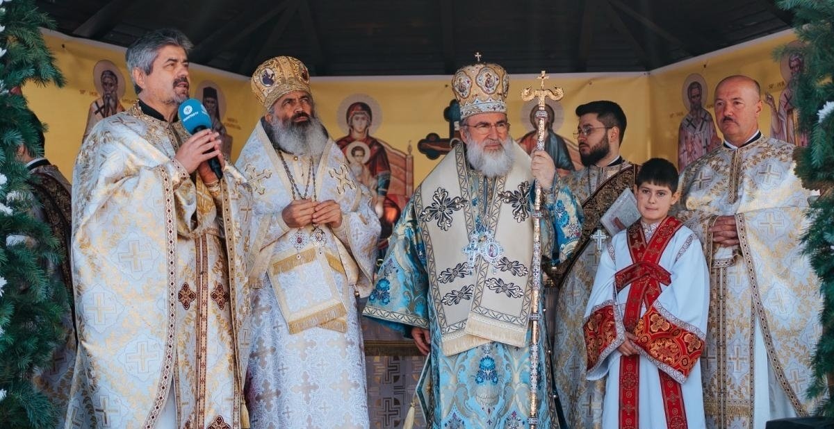 Doi ierarhi au sfințit Centrul pastoral-misionar al Parohiei Ludași 309526