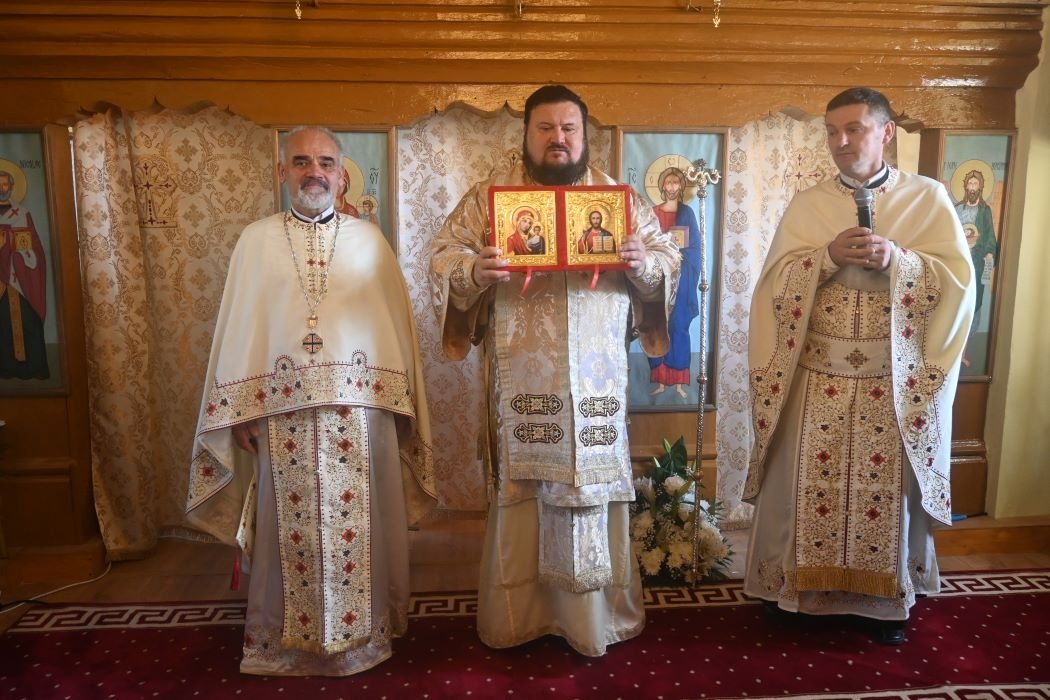 Târnosirea bisericii din localitatea sălăjeană Perii Vadului 309523