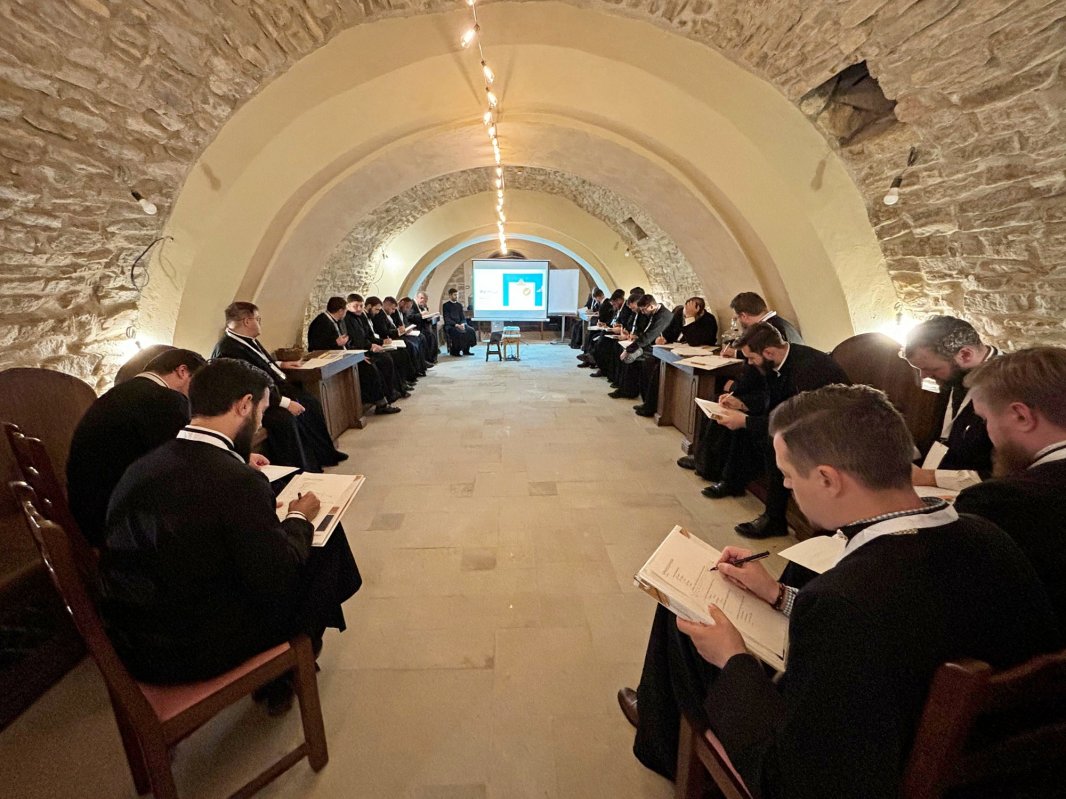 Cursuri pentru obținerea gradelor profesionale în preoție 309709