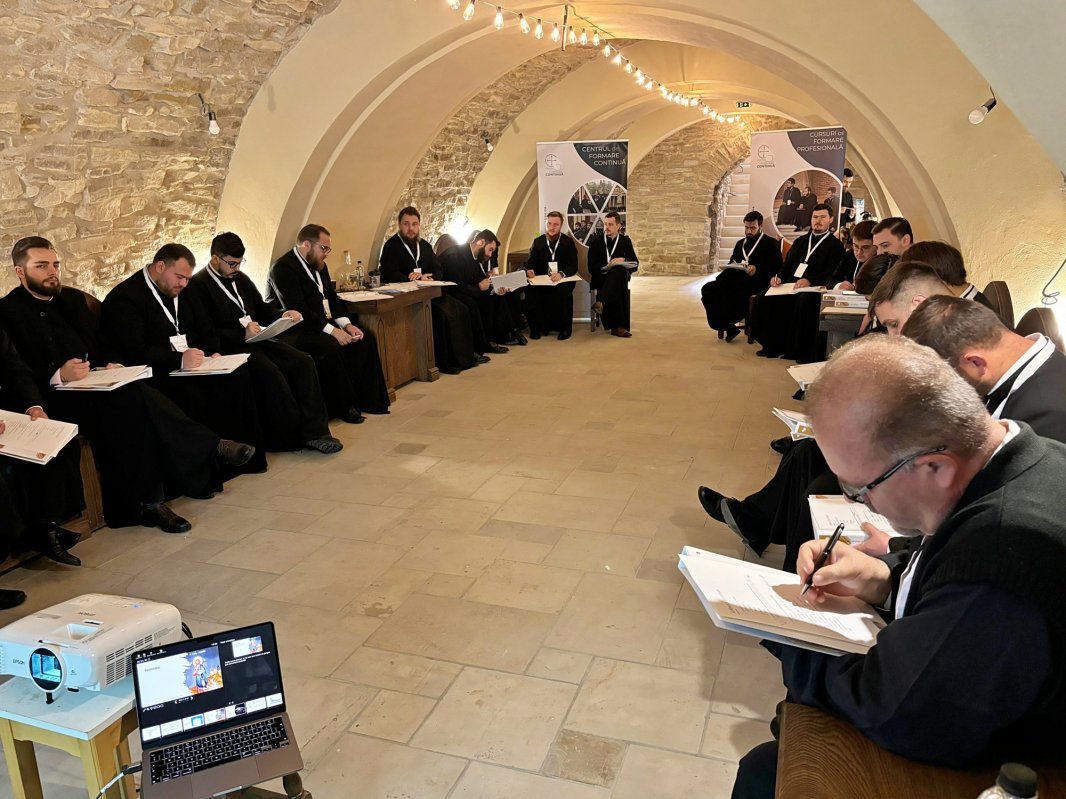 Cursuri pentru obținerea gradelor profesionale în preoție 309710