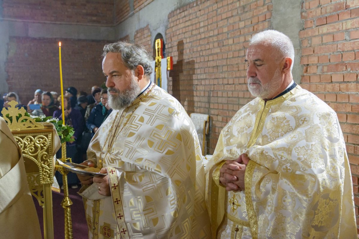 Sfinţirea Altarului Bisericii „Sfinții Părinți Ioachim și Ana” din cartierul ieşean Moara de Vânt 309654