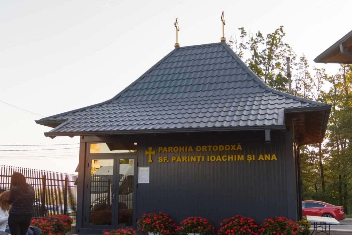 Sfinţirea Altarului Bisericii „Sfinții Părinți Ioachim și Ana” din cartierul ieşean Moara de Vânt 309662