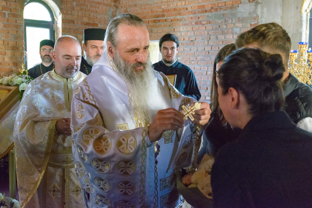 Sfinţirea Altarului Bisericii „Sfinții Părinți Ioachim și Ana” din cartierul ieşean Moara de Vânt 309669