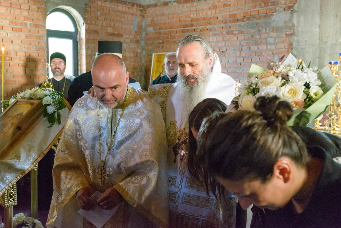 Sfinţirea Altarului Bisericii „Sfinții Părinți Ioachim și Ana” din cartierul ieşean Moara de Vânt 309670