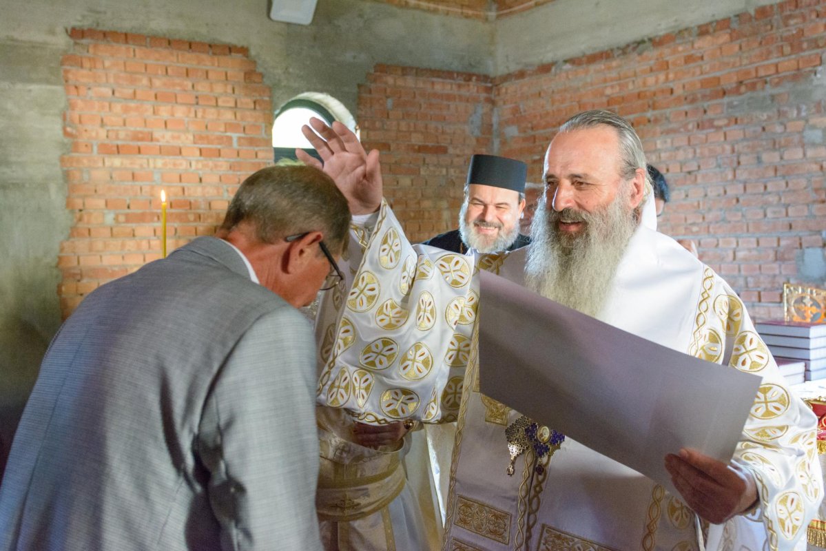 Sfinţirea Altarului Bisericii „Sfinții Părinți Ioachim și Ana” din cartierul ieşean Moara de Vânt 309671