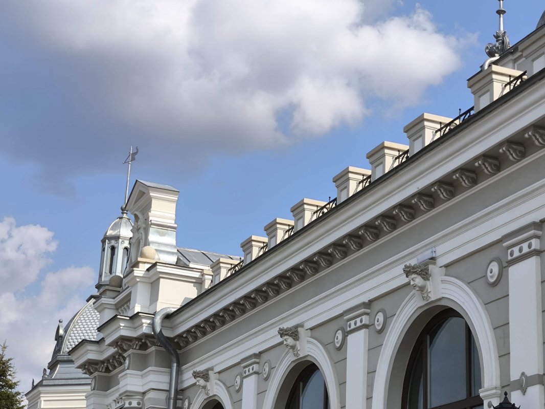 La Vatra Dornei, o clădire-simbol dezmorțește orașul 309135