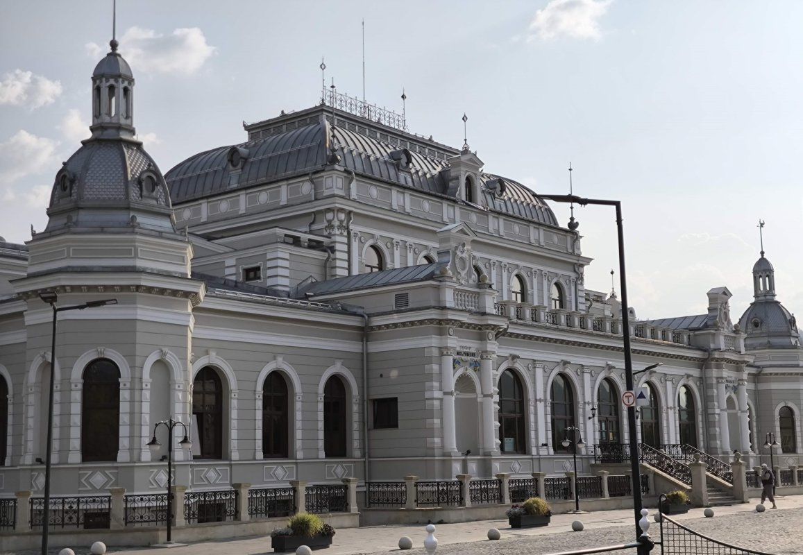 La Vatra Dornei, o clădire-simbol dezmorțește orașul 309138