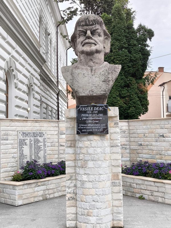 La Vatra Dornei, o clădire-simbol dezmorțește orașul 309142