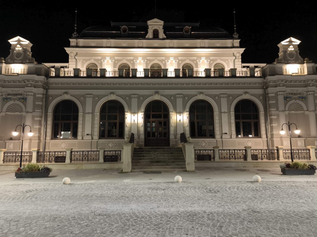 La Vatra Dornei, o clădire-simbol dezmorțește orașul 309162