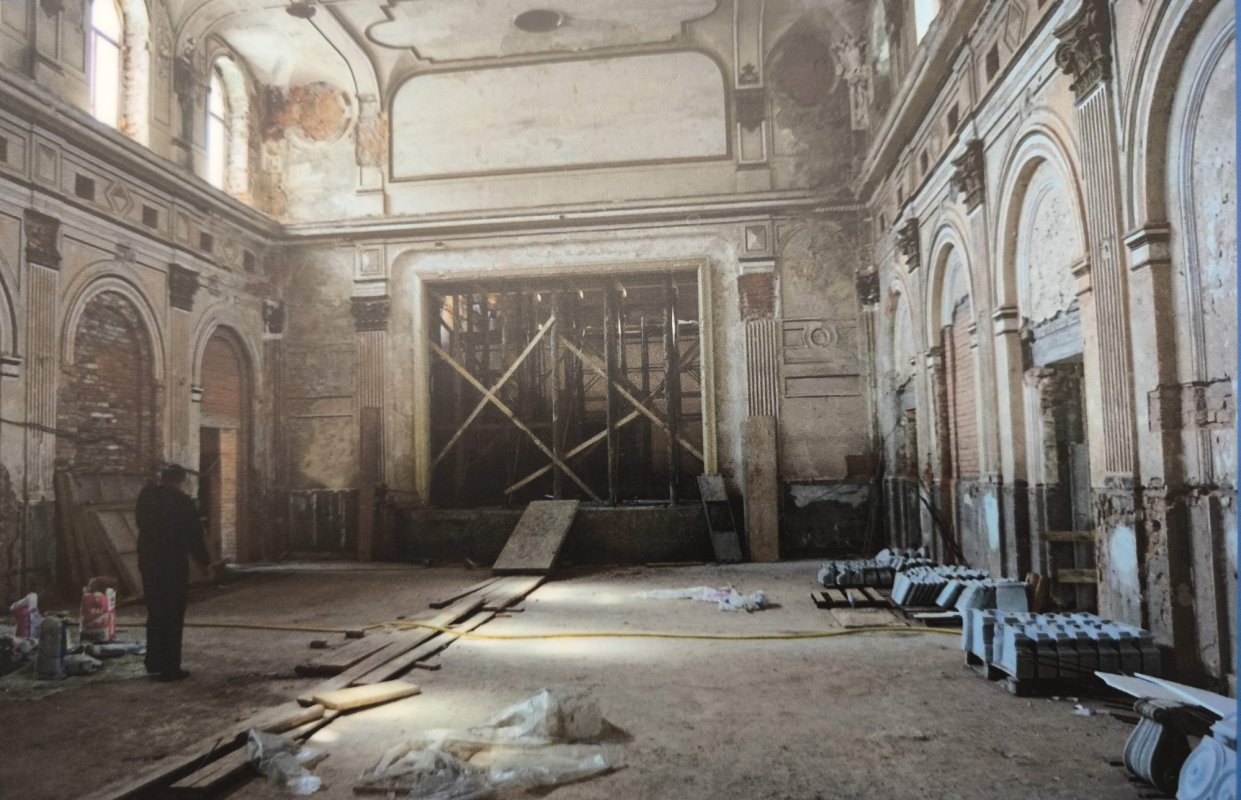 La Vatra Dornei, o clădire-simbol dezmorțește orașul 309169