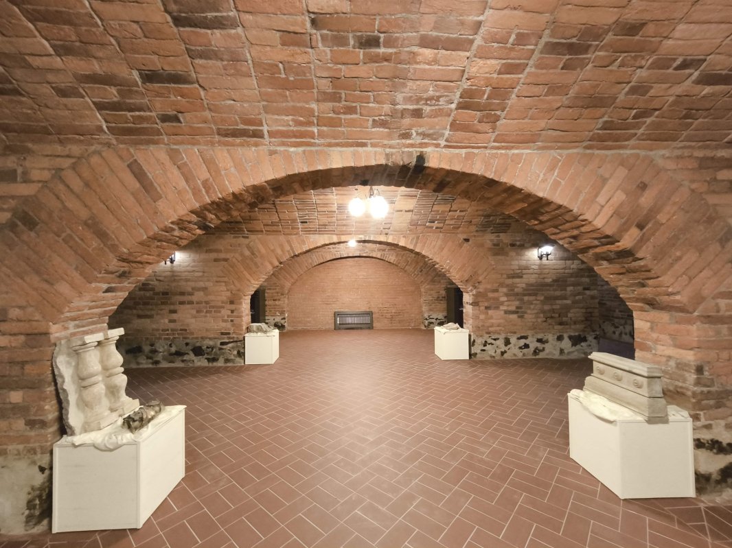 La Vatra Dornei, o clădire-simbol dezmorțește orașul 309171