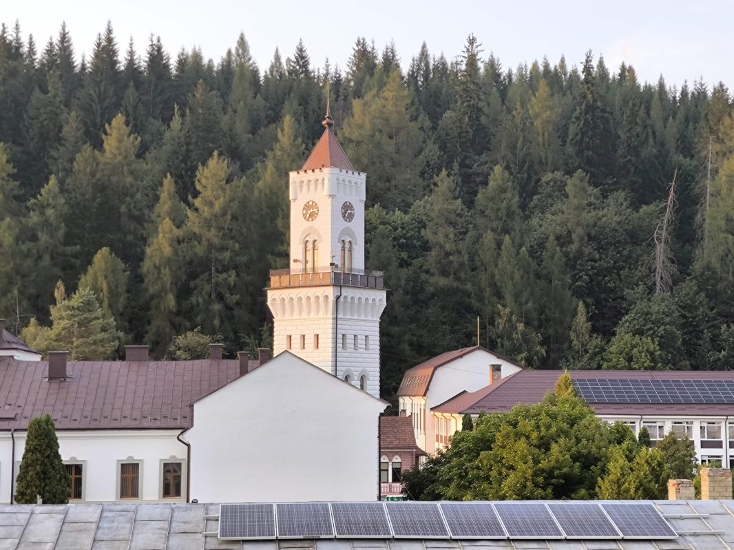 La Vatra Dornei, o clădire-simbol dezmorțește orașul 309173