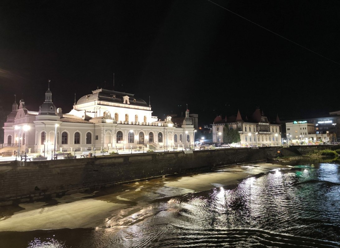 La Vatra Dornei, o clădire-simbol dezmorțește orașul 309180