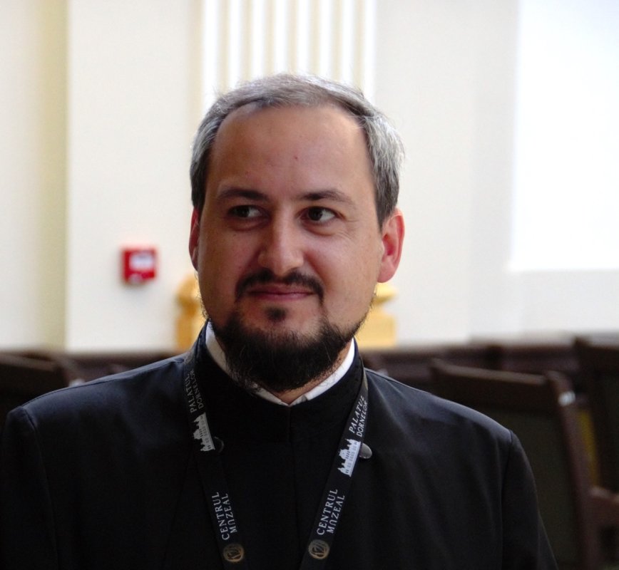 La Vatra Dornei, o clădire-simbol dezmorțește orașul 309183