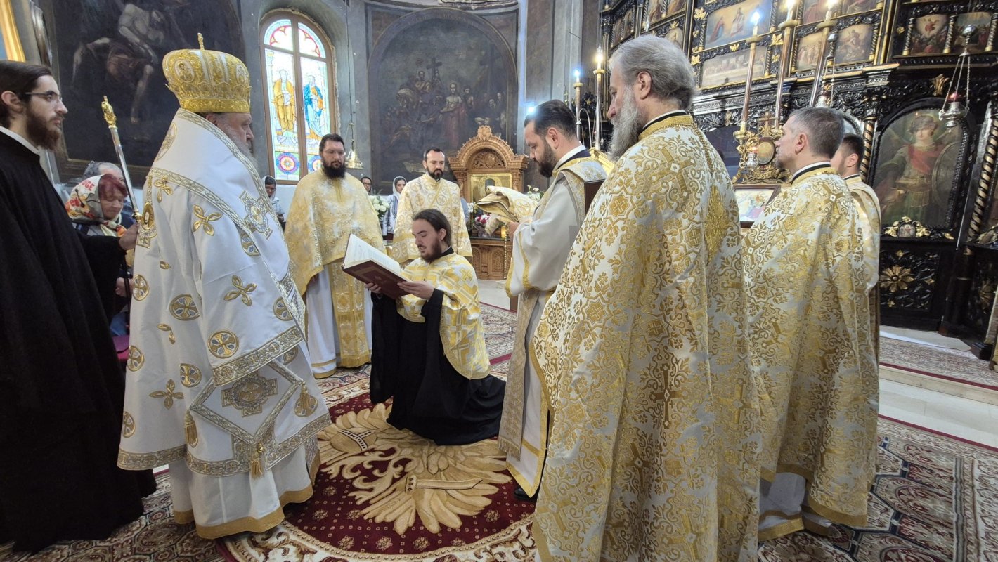 Slujire arhierească și hirotonie la Schitul Măgureanu 309849