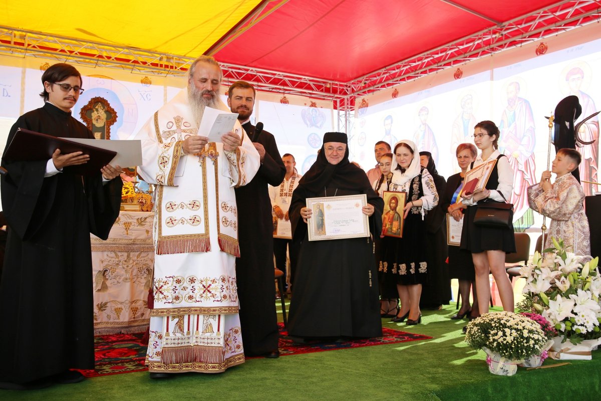 Paraclisul Parohiei Valea Seacă a fost târnosit 309897