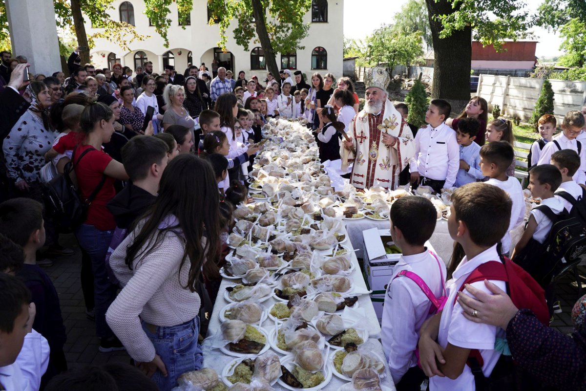 Pod trainic filantropic peste apele învolburate ale inundațiilor 309892