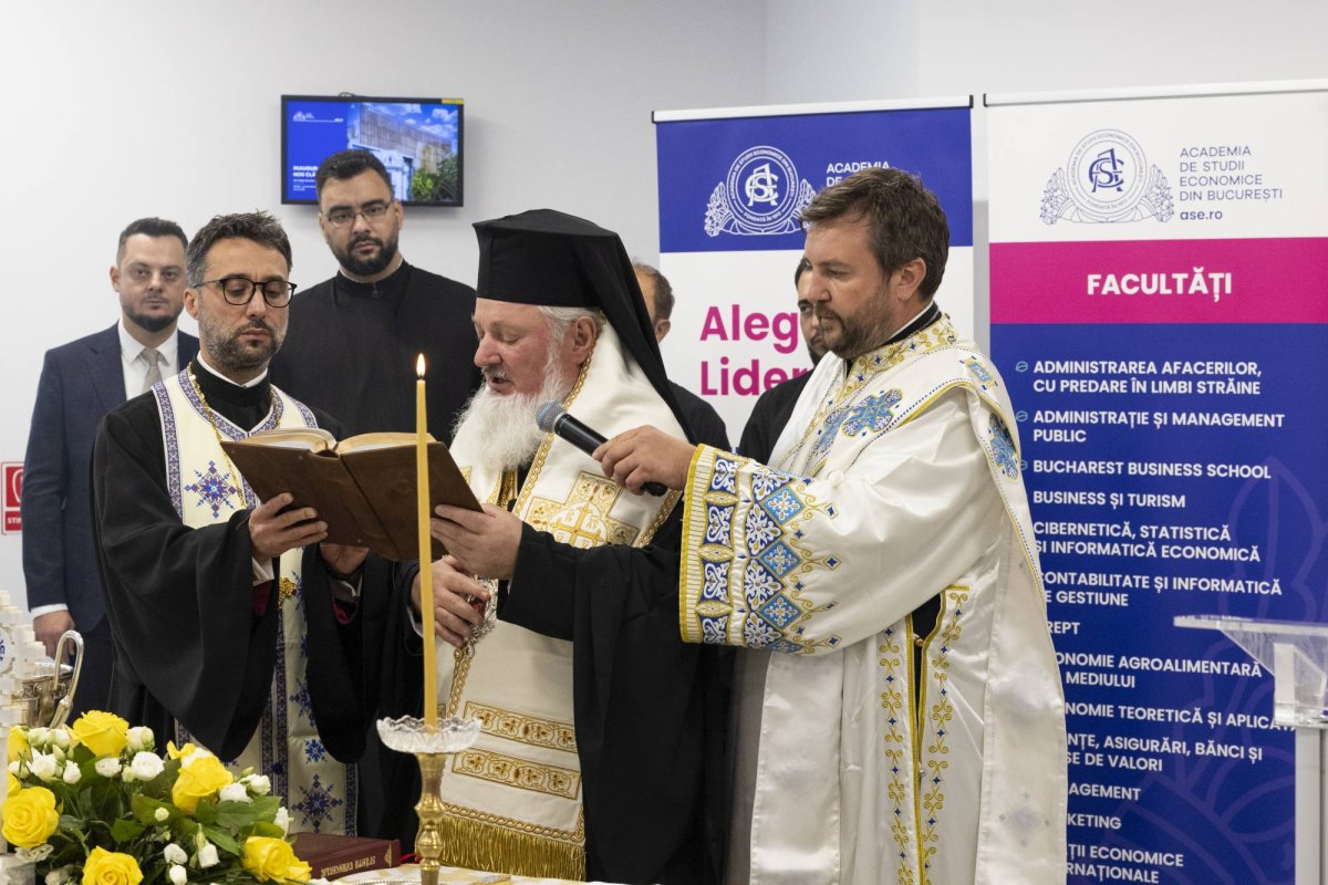 Slujbă de binecuvântare la Academia de Studii Economice din Capitală 310141