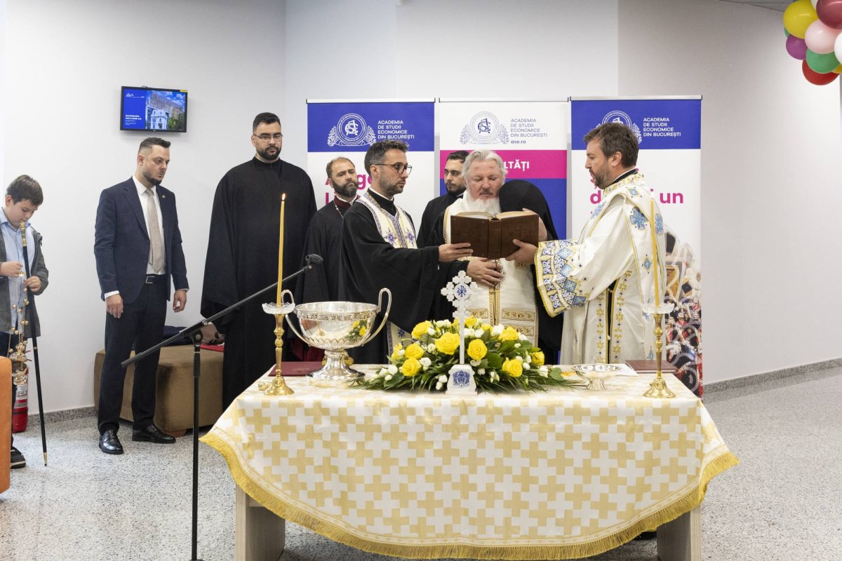 Slujbă de binecuvântare la Academia de Studii Economice din Capitală 310144