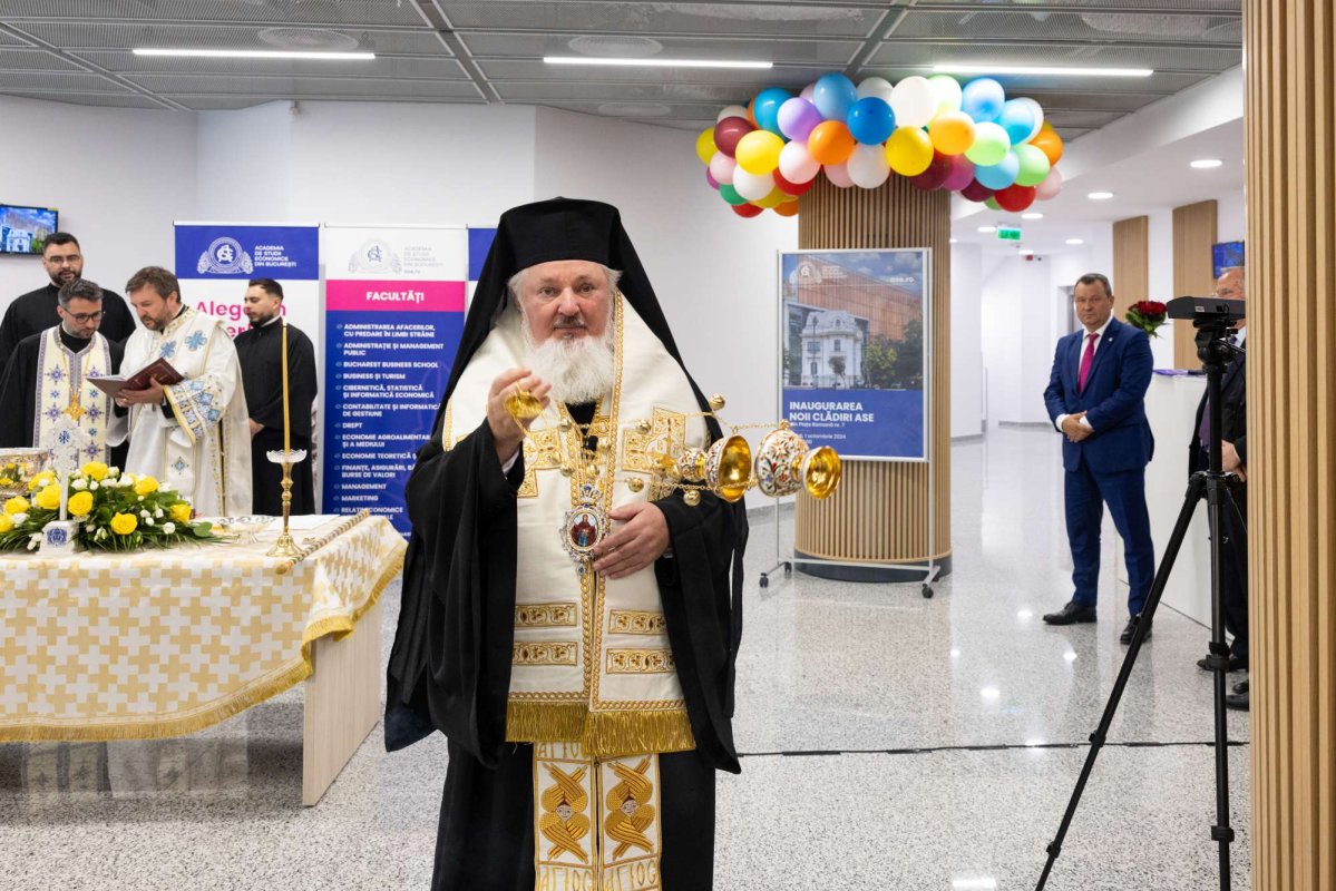 Slujbă de binecuvântare la Academia de Studii Economice din Capitală 310150